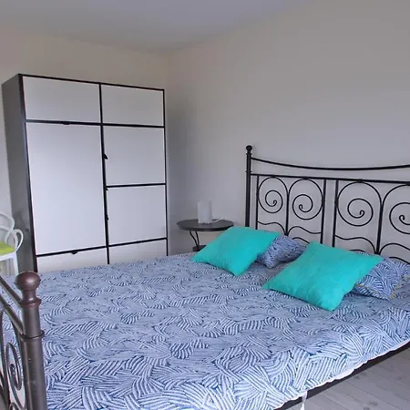 アパート Pins Dores