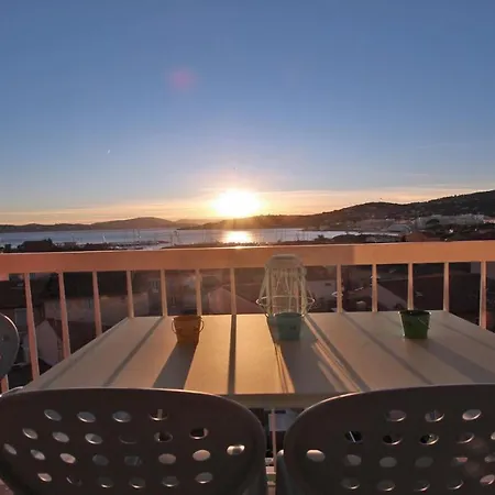 Superbe 2 Avec Vue Exceptionnelle Au Coeur De - Les Pins Dores * Sainte-Maxime